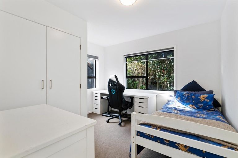 Photo of property in 13 Constable Lane, West Harbour, Auckland, 0618