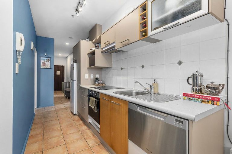 Photo of property in Atrium Towers, 8e/154 The Terrace, Wellington Central, Wellington, 6011