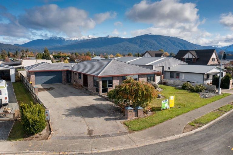 Photo of property in 4 Melland Place, Te Anau, 9600
