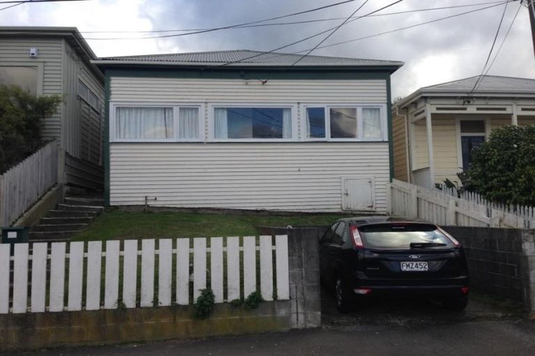 Photo of property in 11 Torquay Terrace, Newtown, Wellington, 6021
