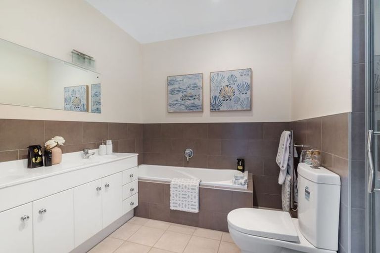 Photo of property in 14 Scarlet Oak Drive, Schnapper Rock, Auckland, 0632