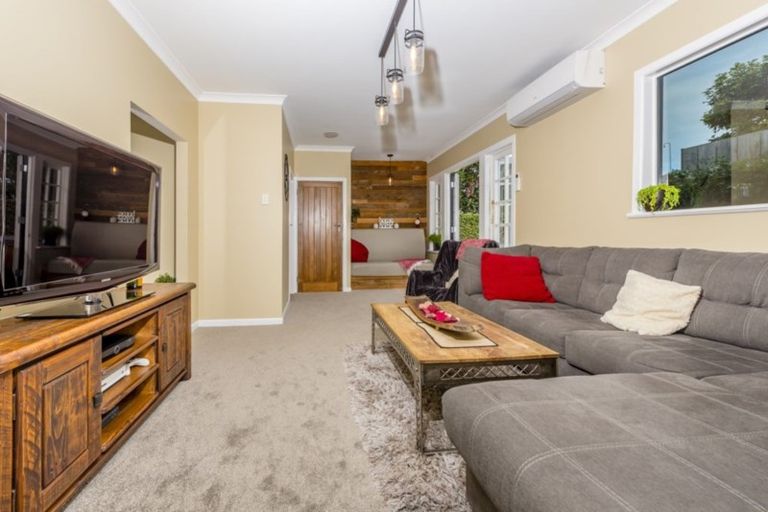 Photo of property in 7 Mcleod Street, Helensville, 0800