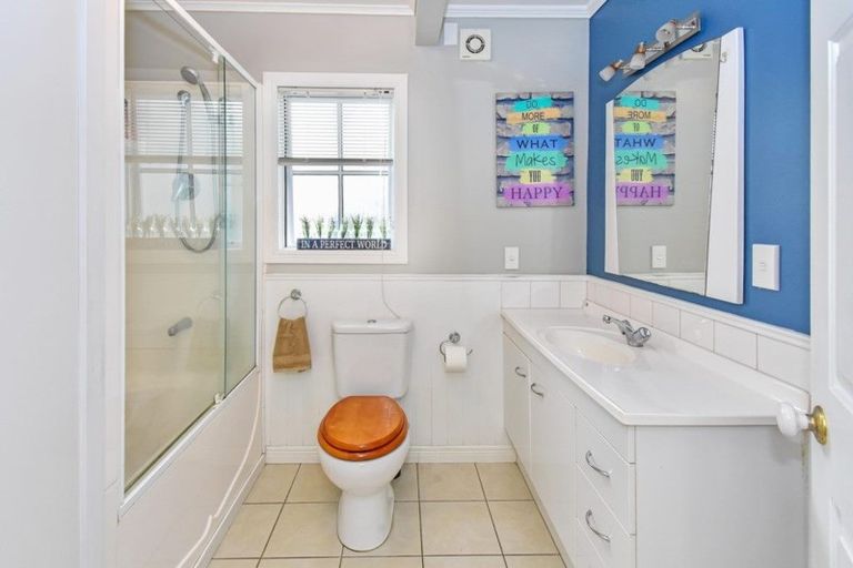 Photo of property in 1 Tington Avenue, Wattle Downs, Auckland, 2103