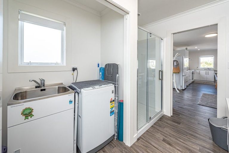 Photo of property in 43 Rangiora Street, Castlecliff, Whanganui, 4501