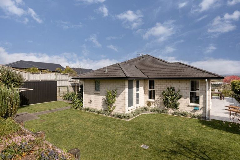 Photo of property in 30 Broadwater Close, Pyes Pa, Tauranga, 3112
