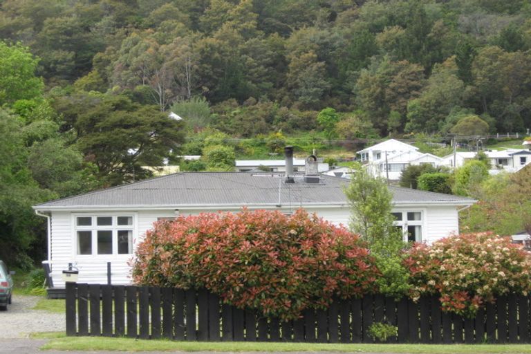 Photo of property in 114 Waikawa Road, Picton, 7220