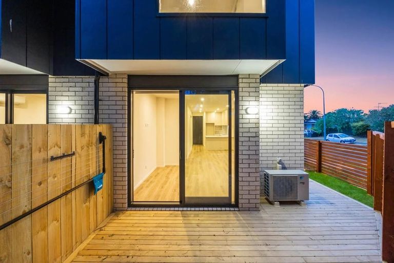 Photo of property in 38a Cascades Road, Pakuranga Heights, Auckland, 2010