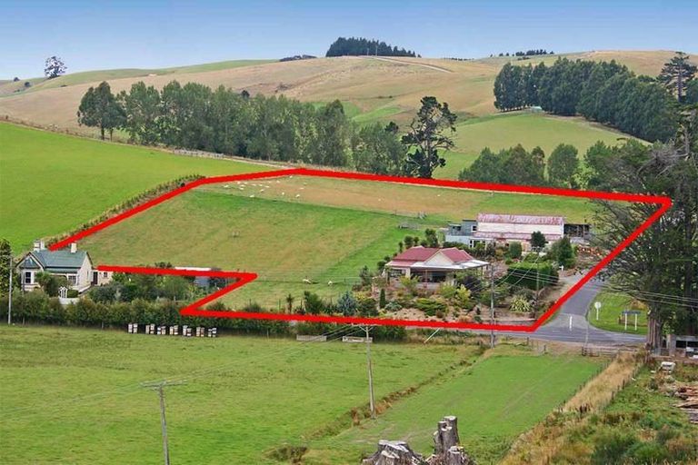 Photo of property in 1 Brown Road, Lawrence, 9593