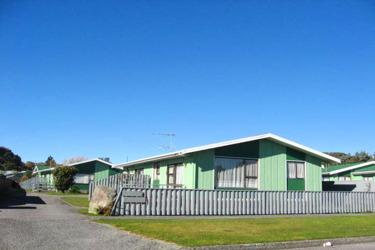 Photo of property in 25-27 Palmerston Street, Greymouth, 7805