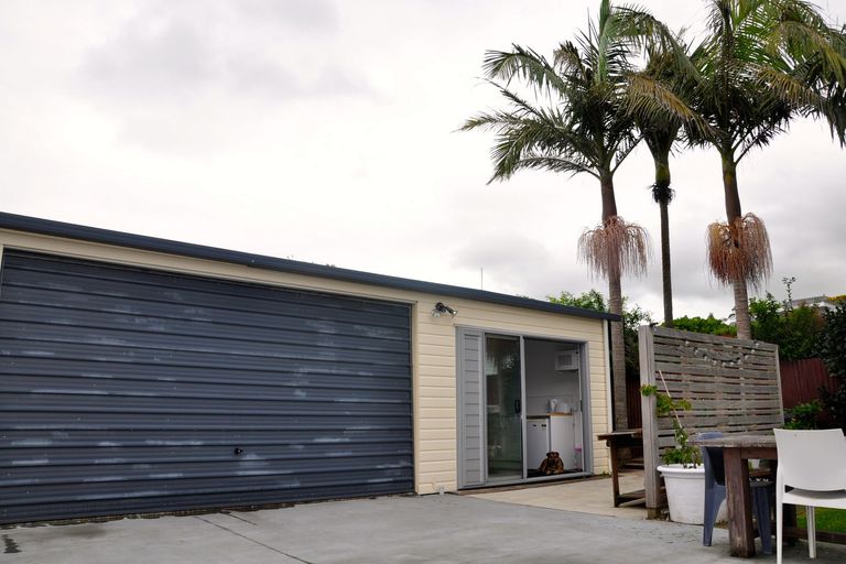 Photo of property in 15 Seaview Road, Waihi Beach, 3611