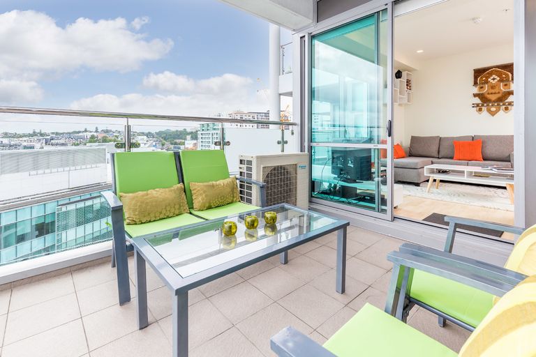 Photo of property in 30 Beach Road, Te Atatu Peninsula, Auckland, 0610