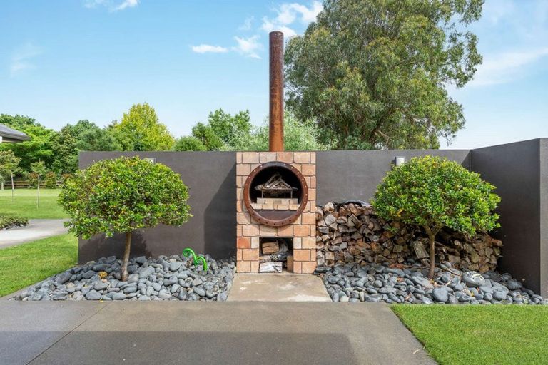 Photo of property in 16 Millbrook Drive, Waiuku, 2683