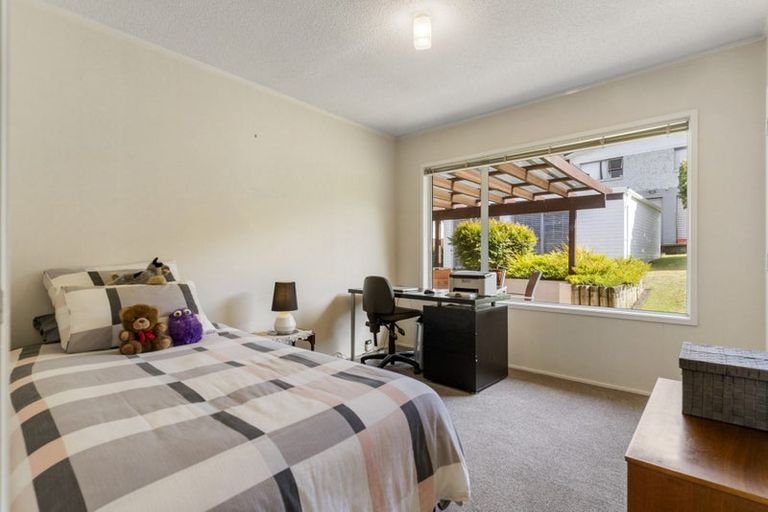 Photo of property in 30 Ganymede Place, Half Moon Bay, Auckland, 2012