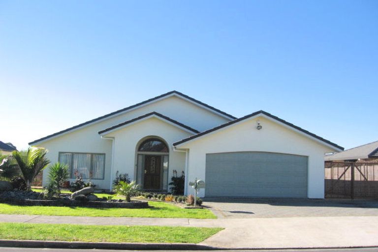 Photo of property in 4 Crannog Fen, Wattle Downs, Auckland, 2103