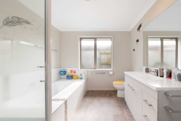 Photo of property in 15 Macloughlin Drive, Te Puke, 3119