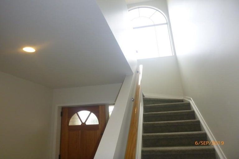 Photo of property in 1 Waimanu Bay Drive, Te Atatu Peninsula, Auckland, 0610