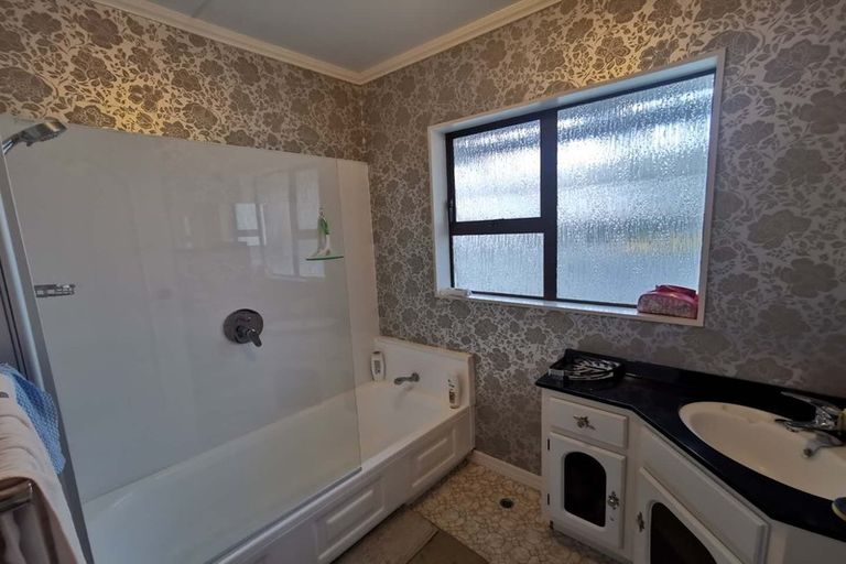 Photo of property in 3 Chamberlain Road, Karori, Wellington, 6012