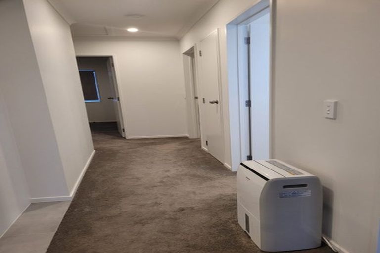 Photo of property in 16 Kutukutu Street, Takanini, 2112