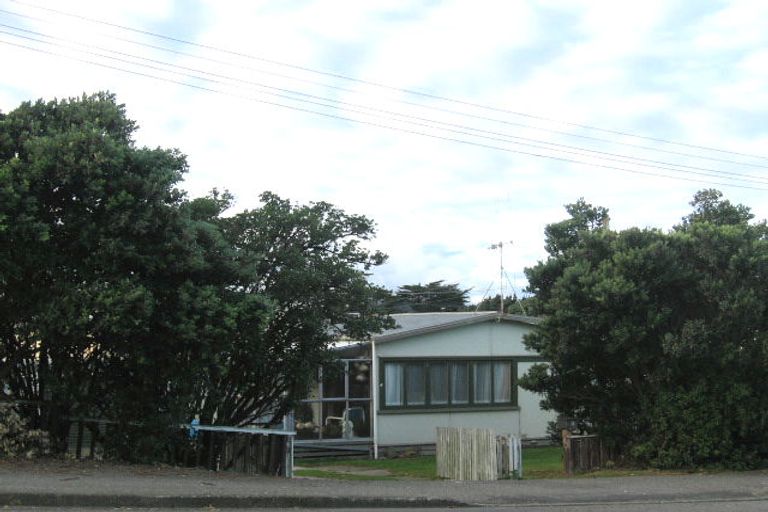 Photo of property in 4 Rupini Street, Otaki Beach, Otaki, 5512