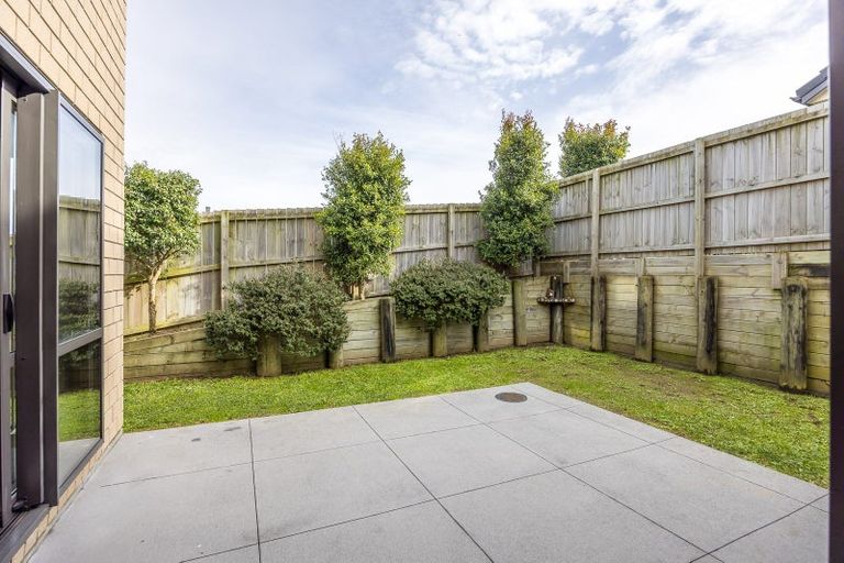 Photo of property in 33 Carole Crescent, Pakuranga, Auckland, 2010