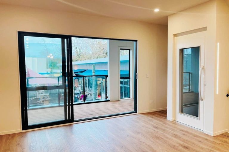 Photo of property in 20 Mina Way, Browns Bay, Auckland, 0630