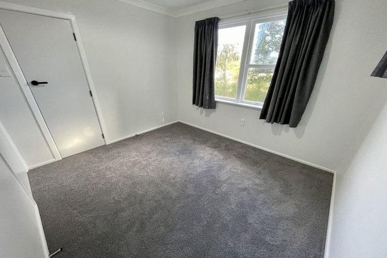 Photo of property in 21 Lowry Crescent, Stokes Valley, Lower Hutt, 5019