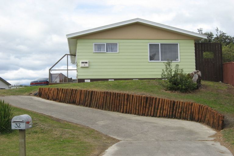 Photo of property in 32 Sarah Street, Waikawa Beach, Levin, 5573