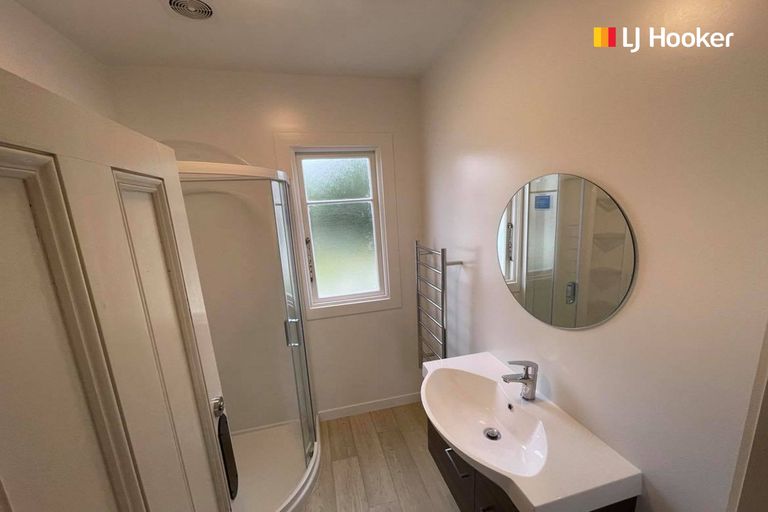 Photo of property in 122 Hargest Crescent, Saint Clair, Dunedin, 9012