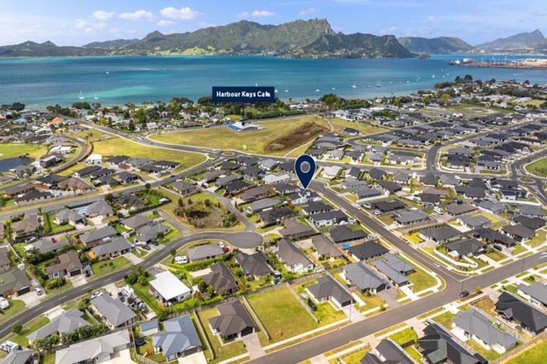 Photo of property in 11 Olney Court, One Tree Point, 0118