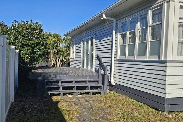 Photo of property in 2a Rewa Street, New Lynn, Auckland, 0600