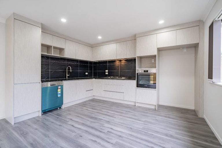 Photo of property in 10 Koroheke Road, Takanini, 2110