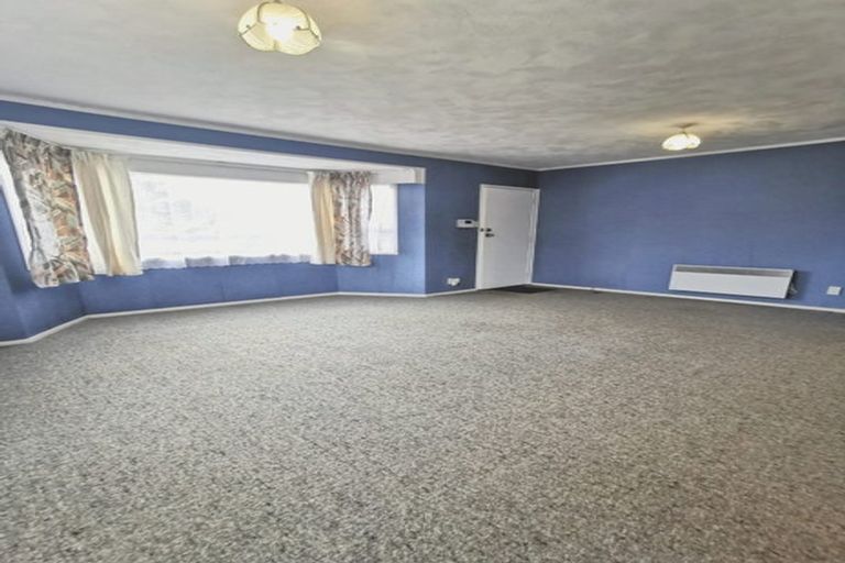 Photo of property in 1/5 Tirimoana Road, Te Atatu South, Auckland, 0602