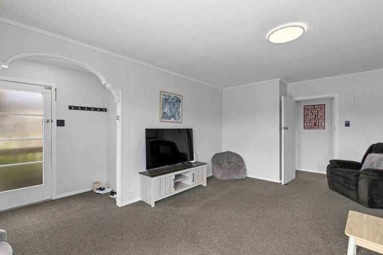 Photo of property in 1/167 Wainuiomata Road, Wainuiomata, Lower Hutt, 5014