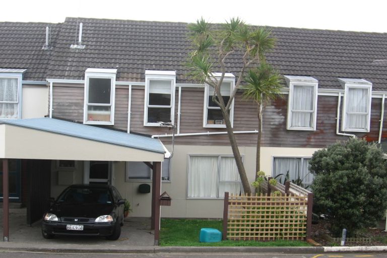 Photo of property in 6 Hollydale Grove, Churton Park, Wellington, 6037