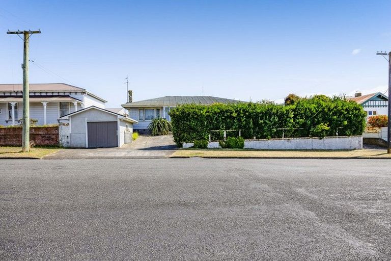 Photo of property in 28 Cambridge Street, Patea, 4520
