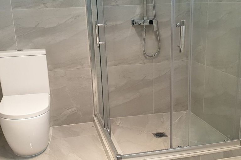 Photo of property in 18a Riverpark Crescent, Henderson, Auckland, 0610