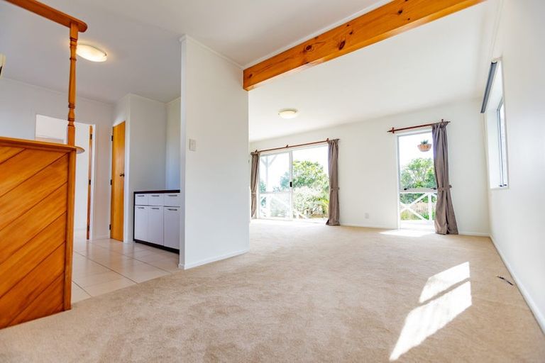 Photo of property in 1396 Whangaparaoa Road, Army Bay, Whangaparaoa, 0930