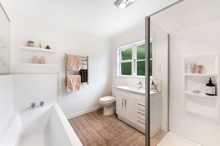 Photo of property in 39 Rawhiti Street, Stokes Valley, Lower Hutt, 5019