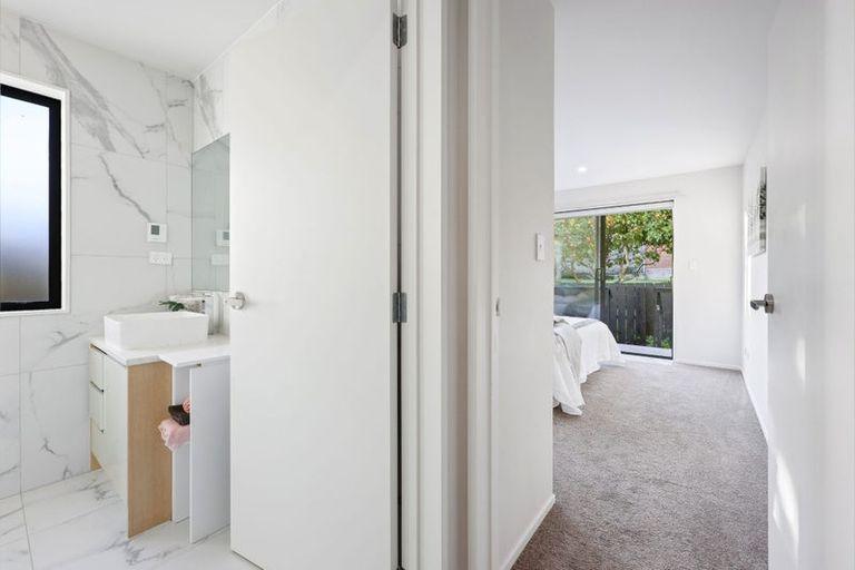 Photo of property in 33a Jillteresa Crescent, Half Moon Bay, Auckland, 2012