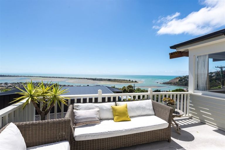 Photo of property in 108 Moncks Spur Road, Redcliffs, Christchurch, 8081