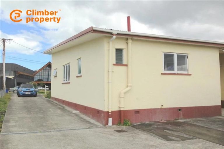 Photo of property in 8 Hugh Brown Drive, New Lynn, Auckland, 0600