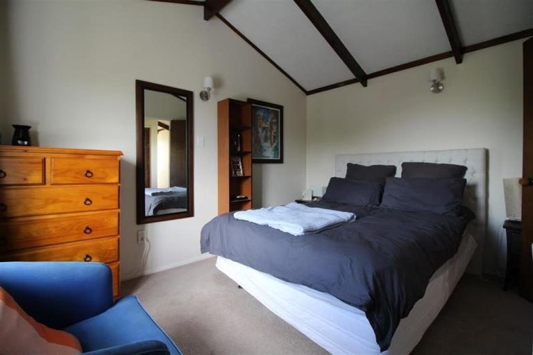 Photo of property in 2/41 Rangatira Road, Beach Haven, Auckland, 0626