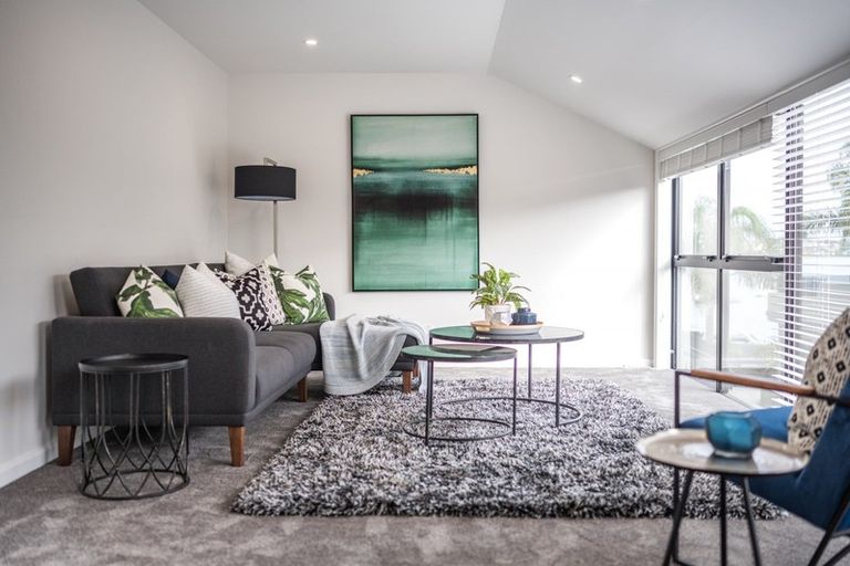 Photo of property in 15a The Parade, Bucklands Beach, Auckland, 2012