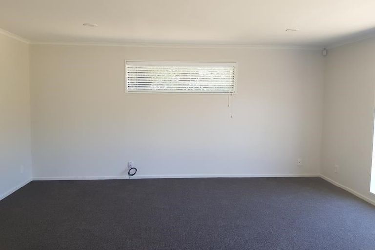 Photo of property in 28 Farnley Place, Parklands, Christchurch, 8083