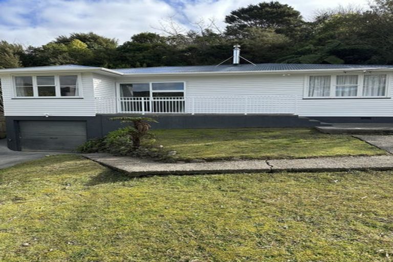Photo of property in 9 Bird Grove, Stokes Valley, Lower Hutt, 5019