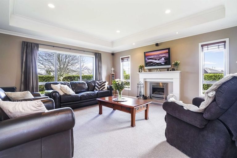 Photo of property in 2 Gibbston Close, Huntington, Hamilton, 3210