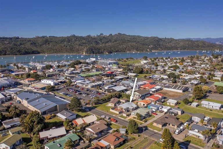 Photo of property in 16 Lee Street, Whitianga, 3510