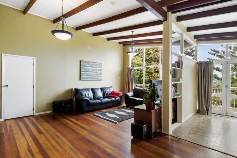 Photo of property in 118 Carlisle Road, Browns Bay, Auckland, 0632