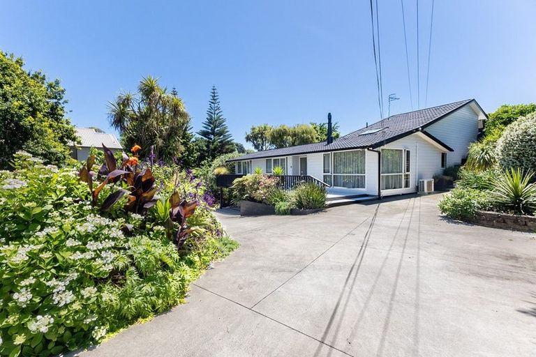 Photo of property in 15 Tiromoana Road, Raumati South, Paraparaumu, 5032