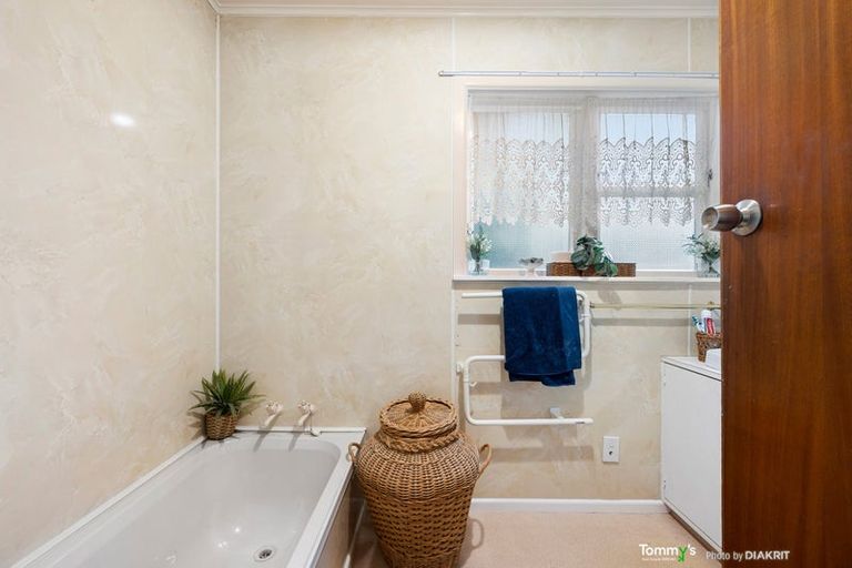 Photo of property in 105 Churchill Drive, Crofton Downs, Wellington, 6035